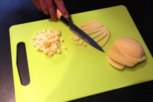 Taillez les pommes de terre en petits cubes