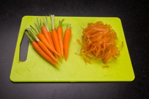 Épluchez les carottes