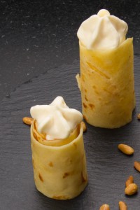 Crêpes , crème Délice au miel et pignons