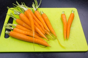 Épluchez les carottes