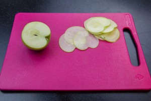 Coupez les pommes en tranches trés fines