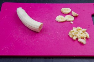 Coupez la banane en petits dés