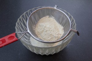 Tamisez la farine