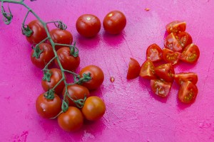Coupez les tomates en quartiers