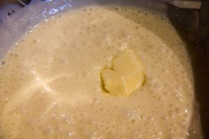Ajoutez le beurre pommade