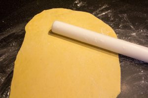 Etalez la pâte finement à l'aide d'une rouleau