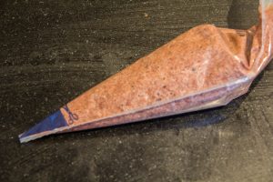 Mettez la préparation dans une poche à douille