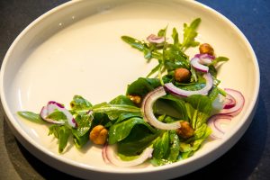  Dressez la salade dans vos assiettes