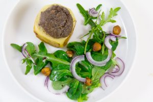 Quand les soufflés sont prêts déposez-les dans les assiettes