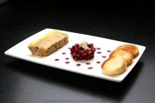 mon foie gras vanille basse température, salade de betterave et pommes, réduction de jus de betterave vinaigré