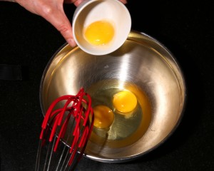 battez les œufs en omelette
