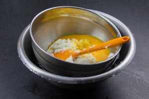 Ajoutez les jaunes d’œufs à la chait depoisson et mélangez bien