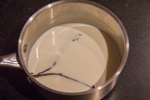 Infusez la vanille dans le lait