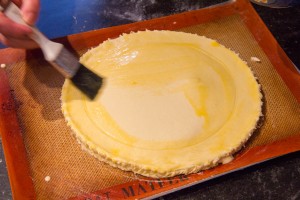  badigeonnez toute la surface de la galette au jaune d’œuf