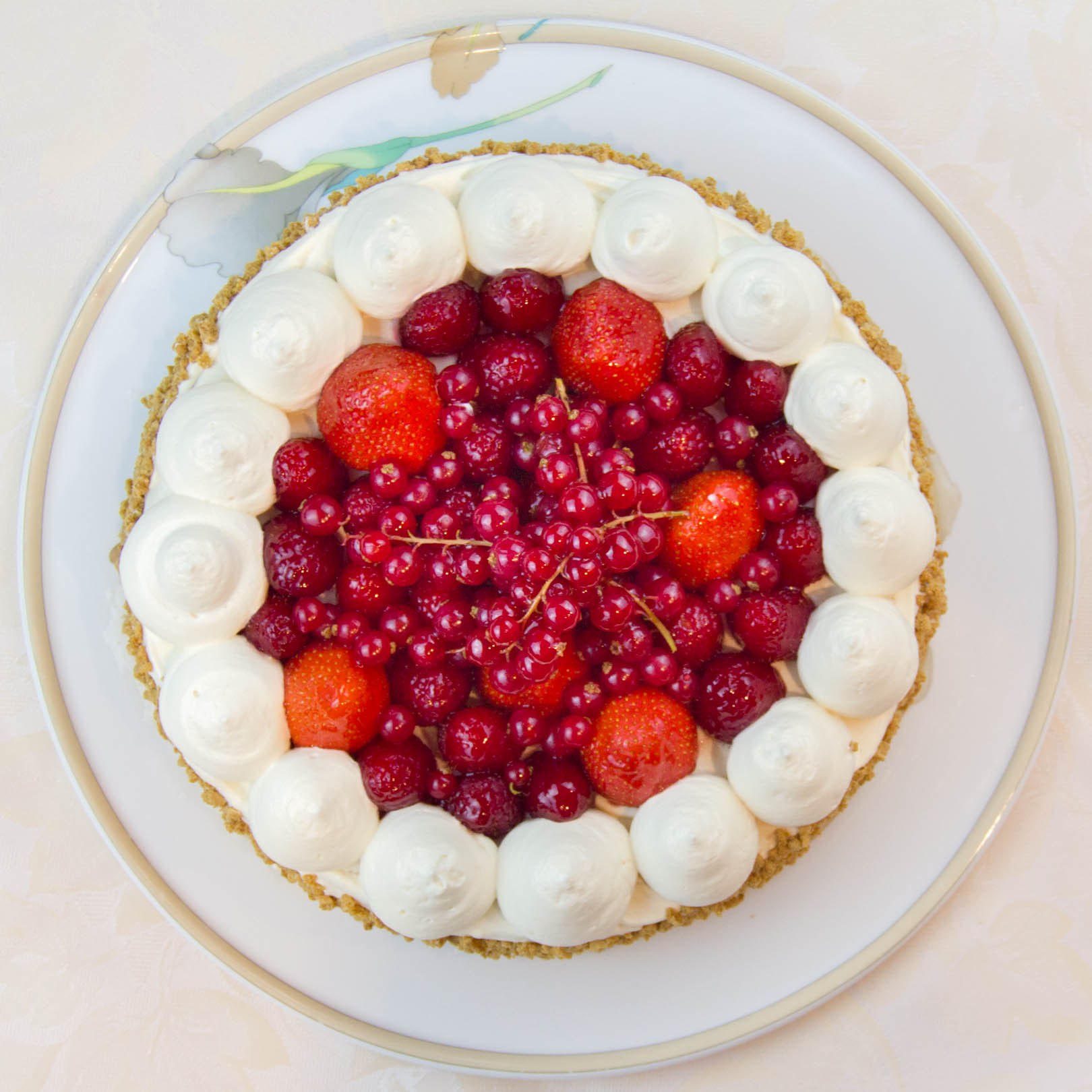 Un Beau Gateau D Ete Le Schuss Aux Fruits Rouges Les Gourmantissimes