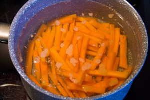 Cuire les carottes à l'anglaise