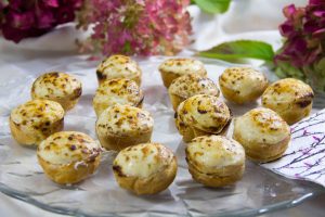 Caramélisez le dessus des choux au chalumeau