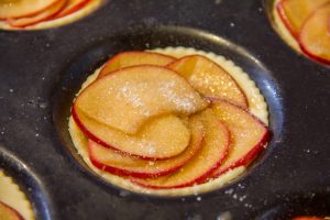 Formez une fleur à l'aide des tranches de pomme