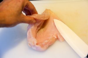 Ouvrez le blanc de poulet en porte feuille