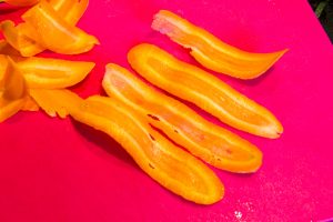 Coupez la carotte en tranches fines
