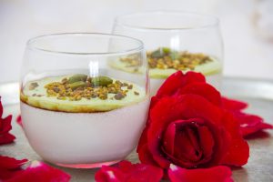 Mouhalabieh, crème de lait à la fleur d’oranger, saveur rose et pistache