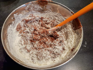 Ajoutez la farine et la baking powder