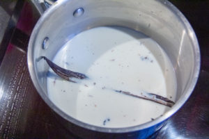 Laissez infuser la vanille pendant 15 minutes