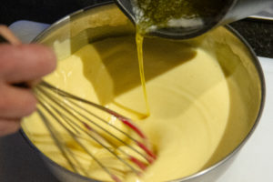 Ajoutez le beurre fondu à la mousseline