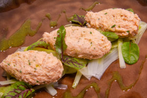 Mousse de truite saumonée, poireaux en salade