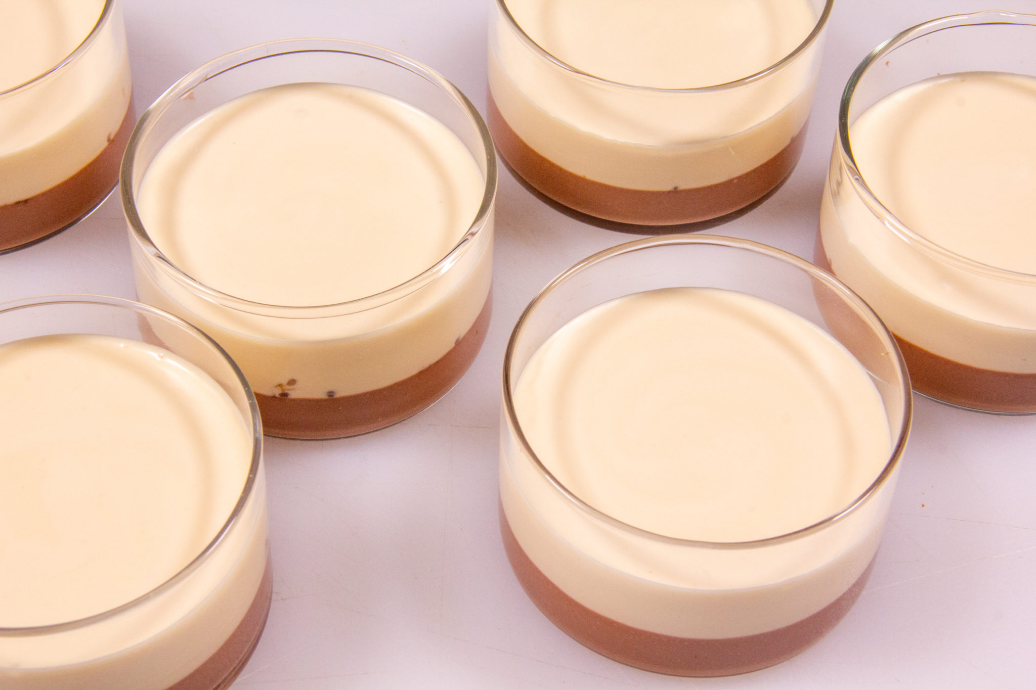 Mousse de lait, chocolat, noisettes caramélisées - [les] Gourmantissimes